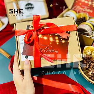 Quà tặng Giáng sinh, Noel - SHE Chocolate. Socola, nơ Đỏ, thiệp Giáng sinh. Quà tặng đặc biệt