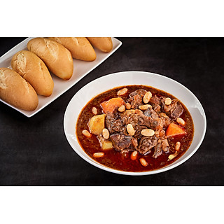 Bắp, gân bò nấu đậu - bánh mì