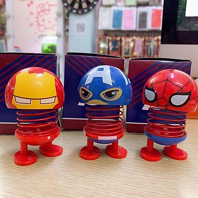 Bé nhún lò xo Biệt Đội Avengers