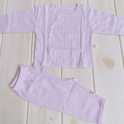 Set đồ sơ sinh cotton 18 chi tiết mùa xuân hè thu cho bé trai và bé gái (3 bộ bồ, 1 yếm choàng lớn, 1 gối, 1 yếm tròn nhỏ, 1 yếm tam giác, 4 khăn sữa, 1 mũ, 1 đôi tất tay, 1 đôi tất chân)