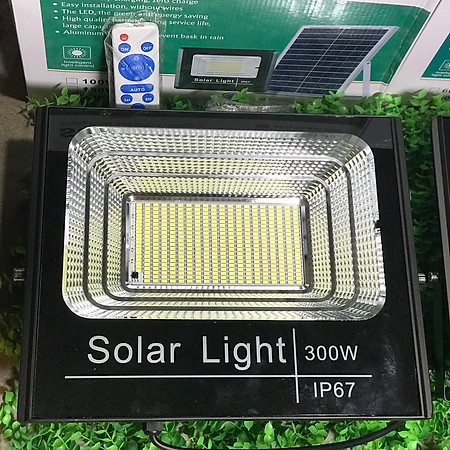 Đèn pha led năng lượng mặt trời 300W