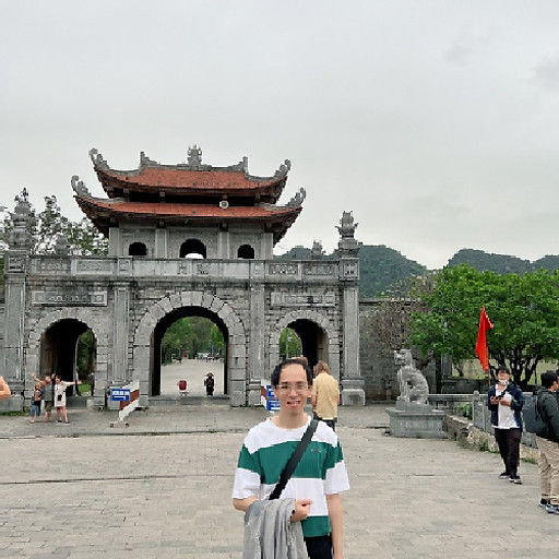 Hòang Trung Tống Nguyễn