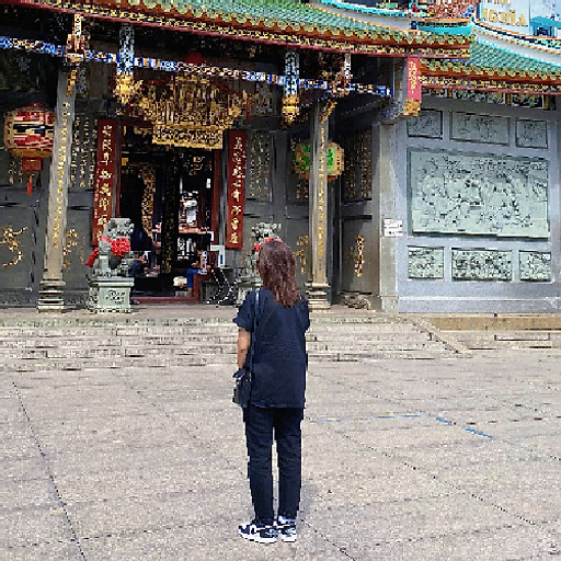 Lê Nguyễn Huyền Trân