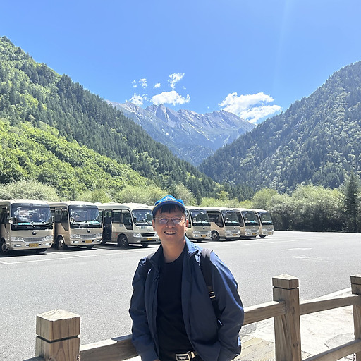 Minh Khiem Le