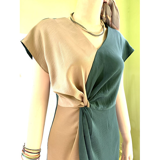 Đầm dự tiệc xoắn eo cổ V phối màu chất lụa xinh xắn