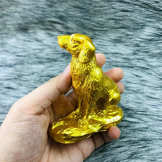 Tượng con Chó vàng, chất liệu nhựa được phủ lớp màu vàng óng bắt 