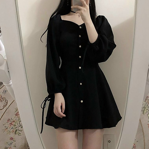 Đầm đen nút tròn tay dài