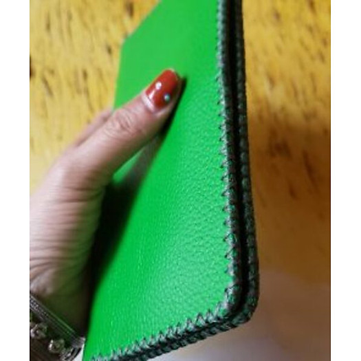 Ví nữ cầm tay màu xanh lá cây
