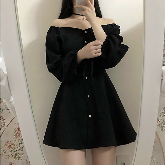 Đầm đen nút tròn tay dài