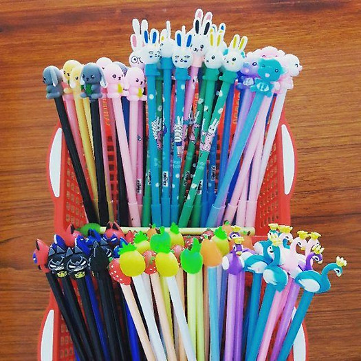 Bút nước màu đen