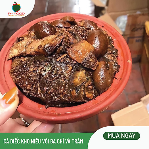 Cá Diếc Kho Niêu Với Ba Chỉ Và Trám - 1 Niêu