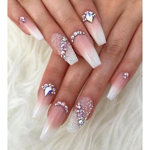 Đá rắc trang trí móng tay