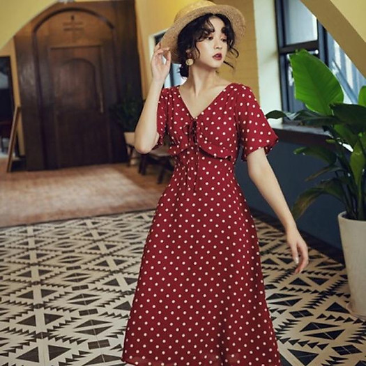 Váy chấm bi đỏ