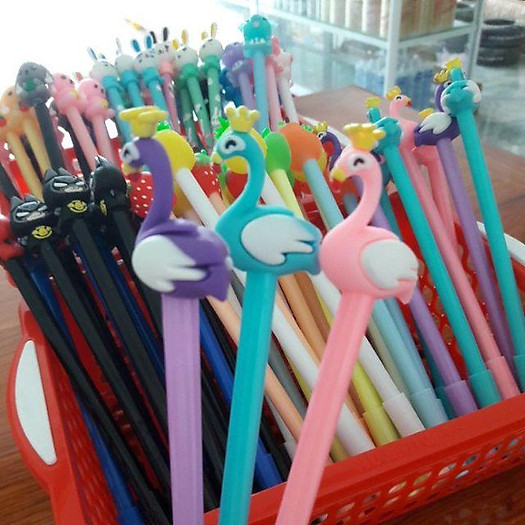 Bút nước màu đen