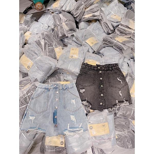 Quần sooc bò giả váy đính cúc