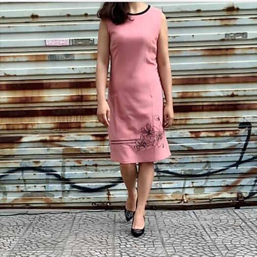 Váy suông thêu hoa lót lụa