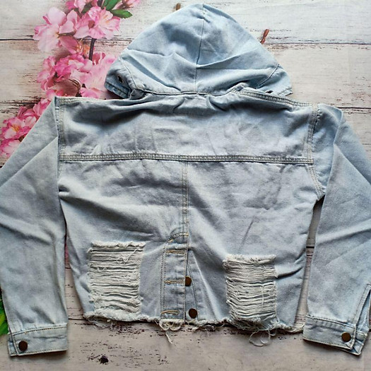 áo khoác jeans rách te tua phần lai phong cách bụi