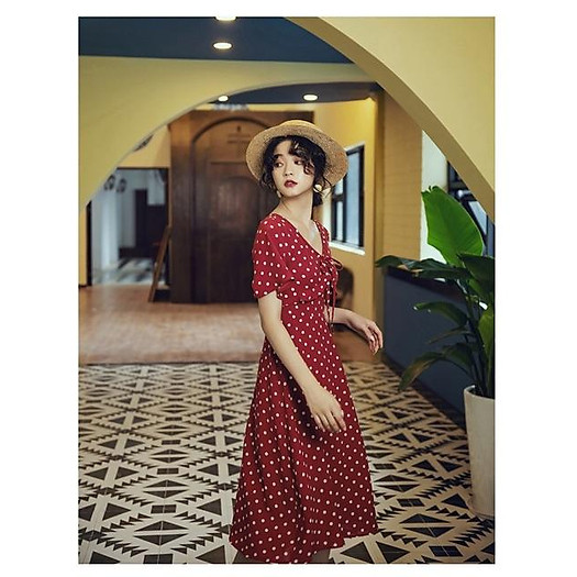 Váy chấm bi đỏ