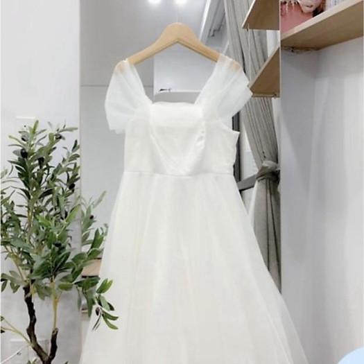 Váy-đầm trắng trễ vai công chúa dự tiệc
