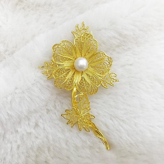 Hoa cài áo vest nữ mạ vàng