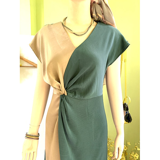 Đầm dự tiệc xoắn eo cổ V phối màu chất lụa xinh xắn