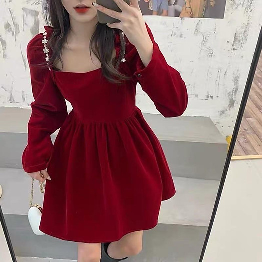 LaneJT Váy đỏ dài 2 dây chân váy xếp ly hoa đỏ sang trọng V290 – Yunie  Clothes