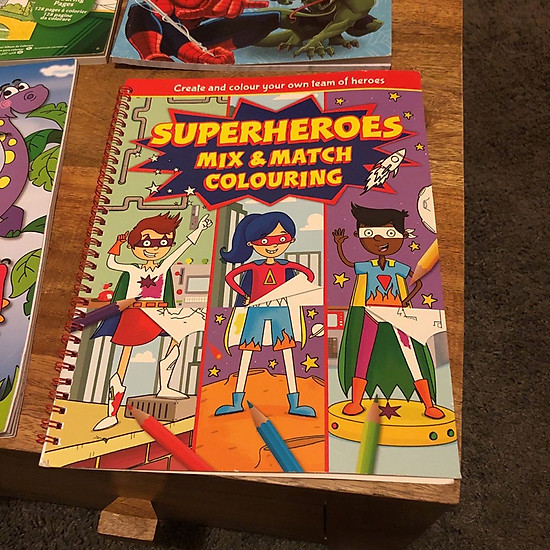 Sách tô màu superheroes mix and match colouring - ảnh sản phẩm 2