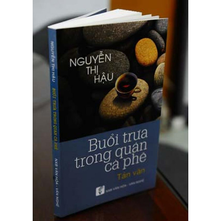 Sách Buổi Trưa Trong Quán Cà Phê (Tản Văn)