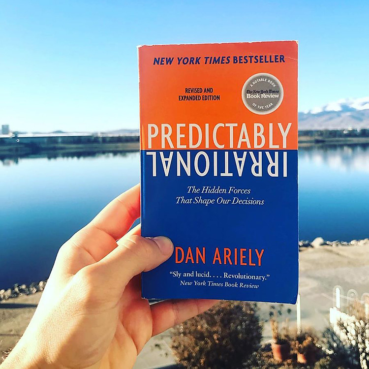 Predictably Irrational: The Hidden Forces That Shape Our Decisions (Revised and Updated Edition) - Ảnh 3