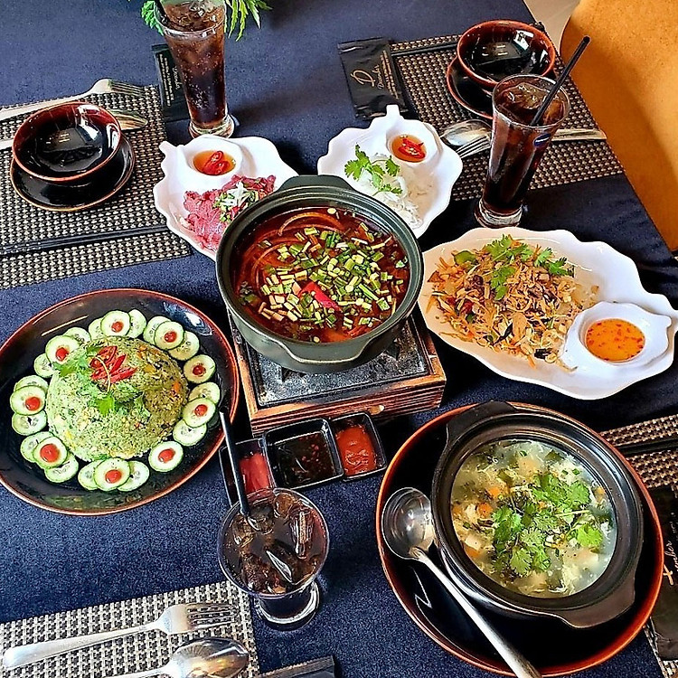 199K - Combo Lẩu Bò - Cơm Chiên - Soup Cá Hồi - Gói Ngó Sen Râu Mực - Free Coca