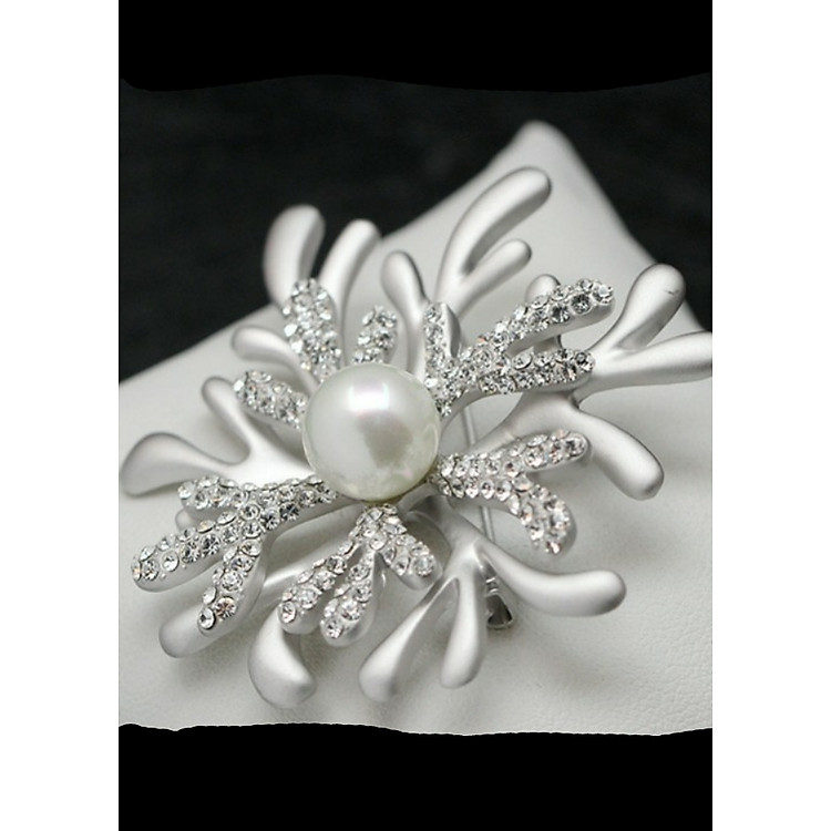 Cài áo hoa tuyết đính ngọc trai