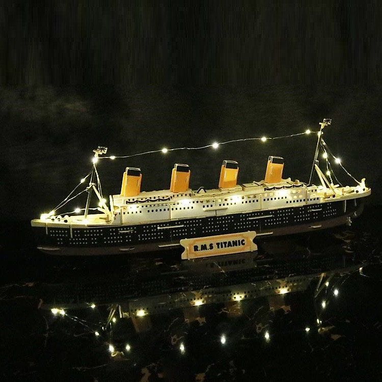 Đồ chơi lắp ráp gỗ 3D Mô hình Tàu R.M.S Titanic - Tặng kèm Đèn LED trang trí