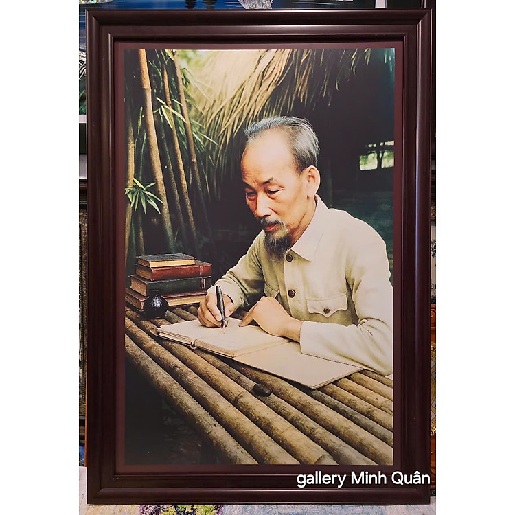 Ảnh gốc Bác Hồ làm việc trong Chiến khu Việt Bắc