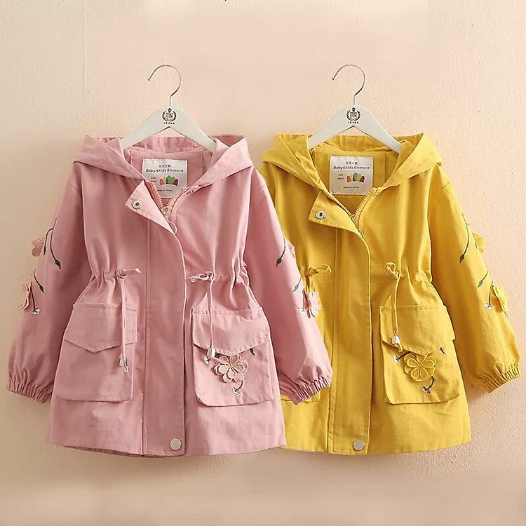 Áo khoác hồng kaki thêu bông bên túi