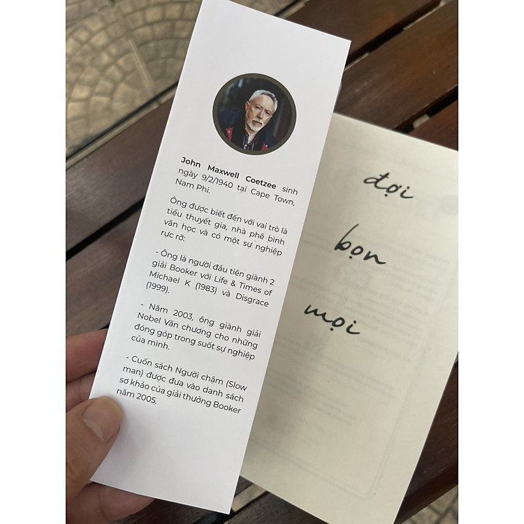 ĐỢI BỌN MỌI – John Maxwell Coetzee - Ảnh 2