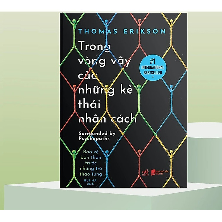 Tại Newshop: Trong Vòng Vây Của Những Kẻ Thái Nhân Cách