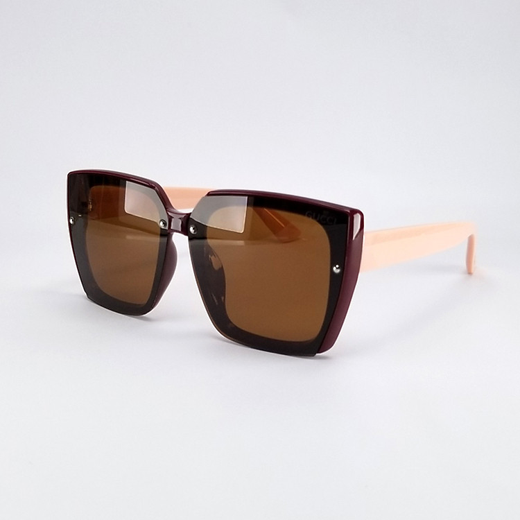 Mắt kính mát nữ thời trang DKY20010 tròng Polarized phân cực, râm mát chống nắng, chống tia UV, màu nâu đỏ. Gọng Poly màu hồng nhạt, to bản, ôm mặt, không kén size.