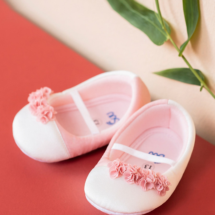 Giầy sợi tre hoa nhỏ cho bé gái