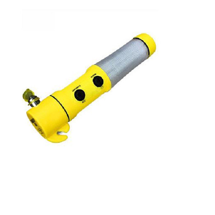 Dụng cụ đa năng trên ô tô 4in1