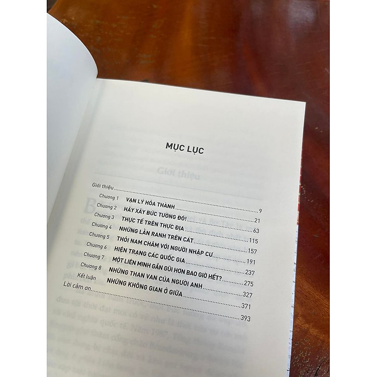 TIM MARSHALL NHỮNG TÙ NHÂN ĐỊA LÝ - Ảnh 2