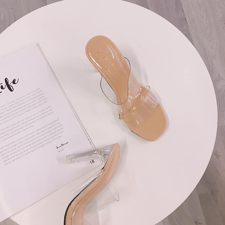 Guốc hai quai trong gót nhọn