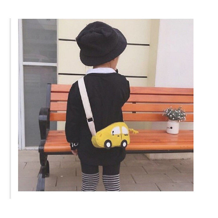 Túi đeo chéo hình ô tô cho bé (Màu ngẫu nhiên)