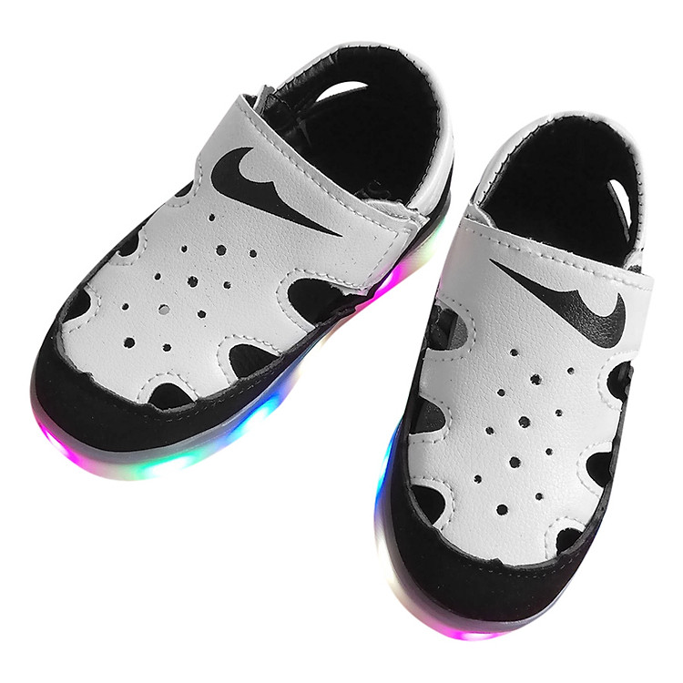 Sandal Bé Trai Có Đèn Suri House (Trắng)