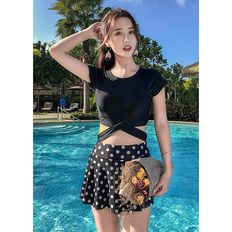 Đồ bơi hai mảnh tay cộc váy xòe chấm bi B077