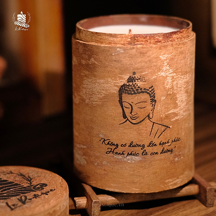 Nến Thơm Thủ Công Le Rustique - Khắc Hình Đức Phật - Loại 200g - 9 Mùi Hương - Hũ Nến Vỏ Quế Tự Nhiên - Nến Thơm Thư Giãn - Nến Thơm Trị Liệu - Nến Thơm Ngủ Ngon