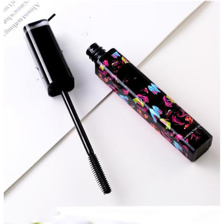 lược nhỏ chải sợi tóc con xơ rối, vào nếp tóc