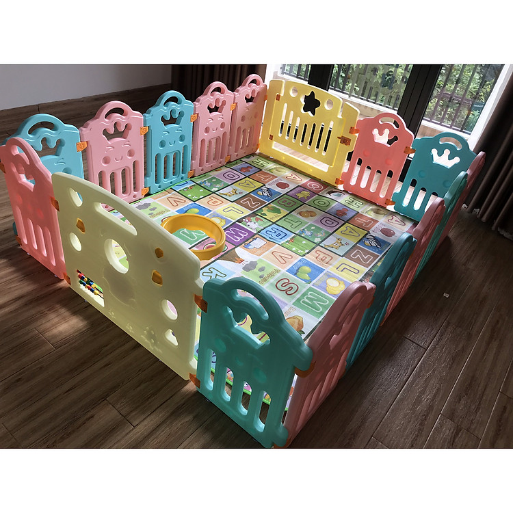 Quây cũi nhựa HDPE siêu an toàn hình vương miện xuất Hàn 16 tấm (1,55m x 1,92m) tặng 01 thảm xốp hai mặt