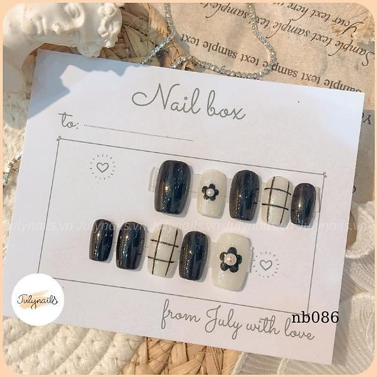 Nail Box Thiết Kế Đen Ngắn Đính Ngọc Hình Hoa Form Vuông Tròn Ngắn nb086