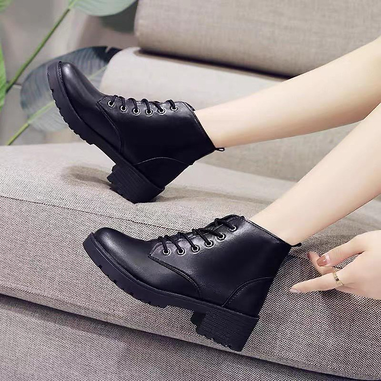 Boot Da Nữ Cao Cổ Màu Đen Dây Buộc Đế Cao 5CM