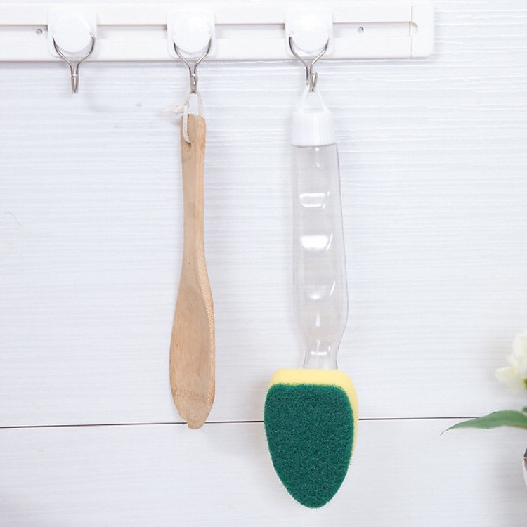 Bộ sản phẩm rửa chén: 1 cây rửa chén kèm bình đựng xà bông để rửa chén (27 x 10 x 9cm) và 1 móc dán tường chịu lực tốt